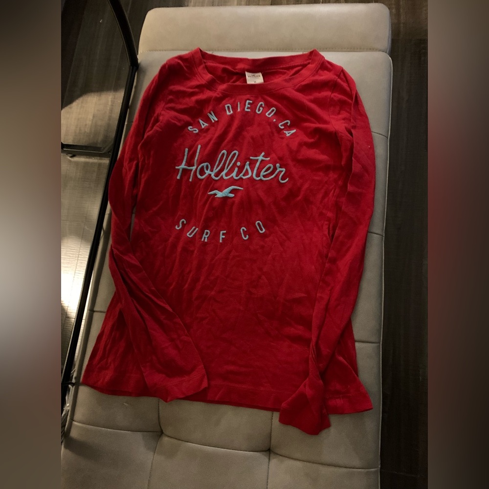 Women’s Hollister Medium Red Long Sleeve Shirt